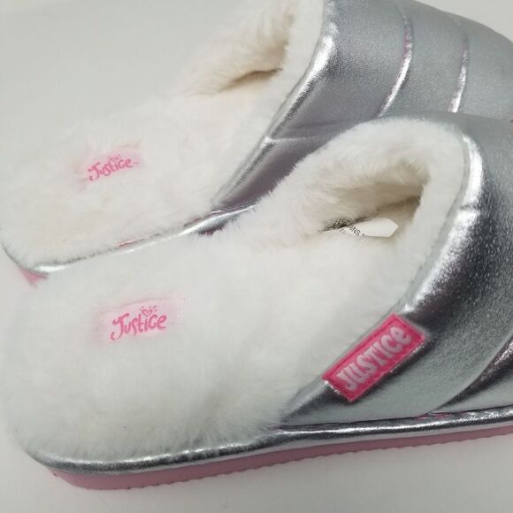 NWT. Justice quilted silver, fur lined house slippers. Size 6. - Picture 8 of 16